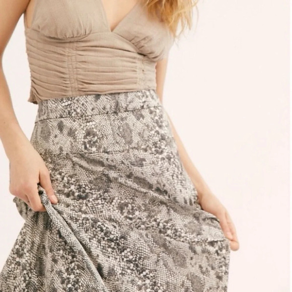 NWT Free‎ People Normani Bias Snake-print Midi Skirt Grey Size 0 - Picture 4 of 12